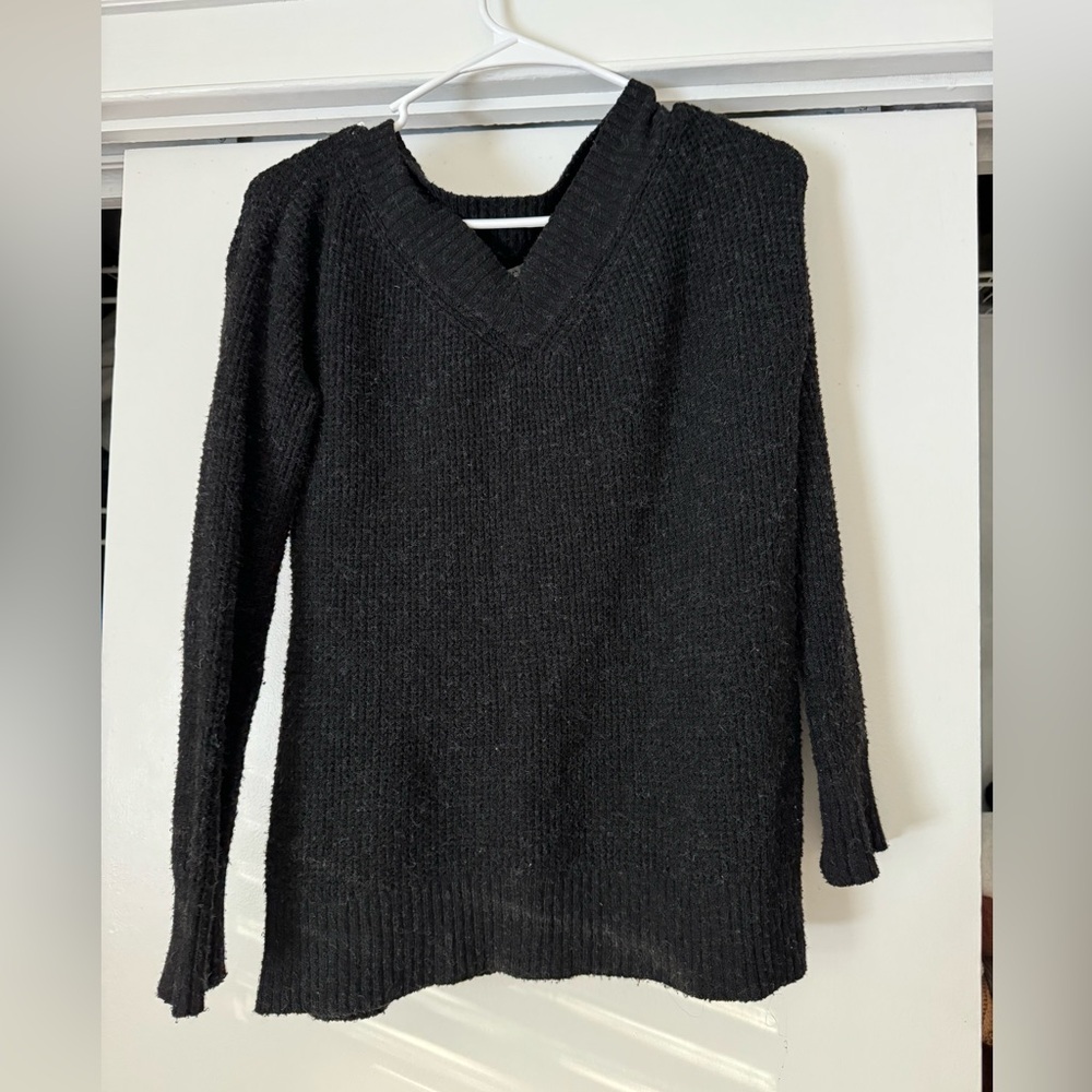 AE black v neck sweater size small